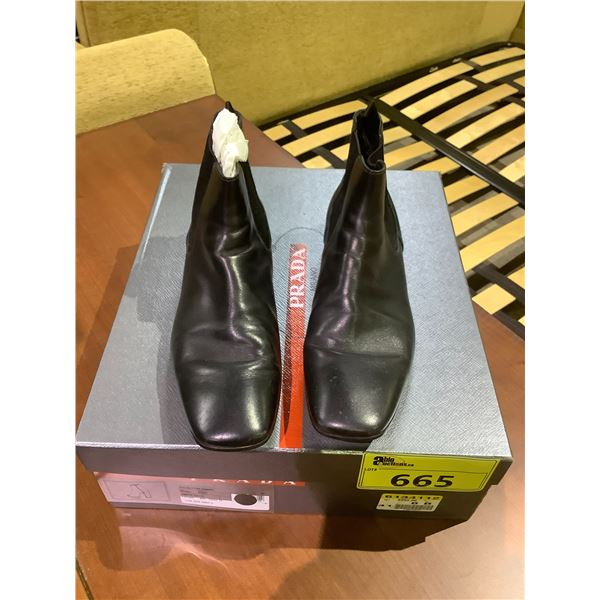 PAIR OF PRADA SHOES SIZE 6