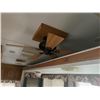 Image 8 : 1998 AVION WESTPOINT TRAVEL TRAILER, WHITE, APPROX 34' VIN 1EM5M3427W9313693, NO ICBC DECLARATIONS,