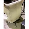 Image 2 : LEATHER LOUNGE CHAIR