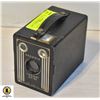 Image 1 : VINTAGE KODAK BROWNIE SIX-20 BOX CAMERA