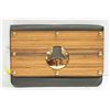 Image 1 : NEW GREY LEATHERETTE W FAUX WOOD CROSS BODY PURSE
