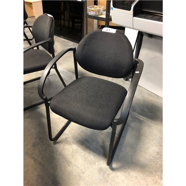 BLACK SLED BASE CLIENT CHAIR