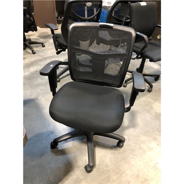 BLACK MESH MID BACK TASK CHAIR