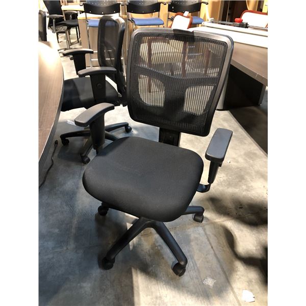 BLACK MESH MID BACK TASK CHAIR