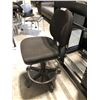 Image 2 : BLACK PROGRAMMERS CHAIR