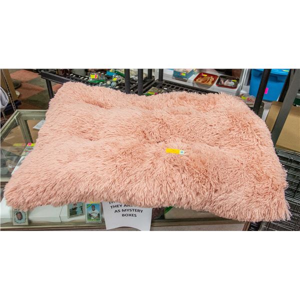 NEW UNBOXED ROSE PLUSH CUSHIONED XL DOG BED