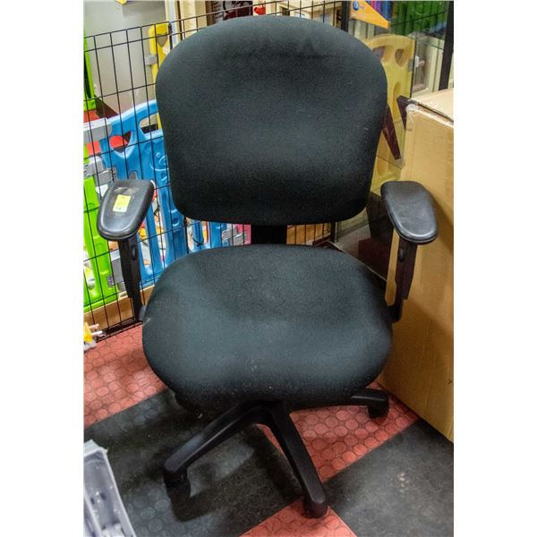 SWIVEL/TILT OFFICE CHAIR