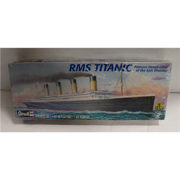 REVELL RMS TITANIC UNBUILT 18 1/2" LONG