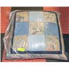 Image 1 : LARGE DECORATIVE DUAL DESIGN PILLOW - 1 PLUSH