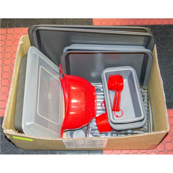 BOX WITH NON-STICK BAKEWARE INCL. 3