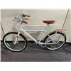 Image 2 : FARADAY WHITE SINGLE SPEED ELECTRIC ASSISTED HYBRID STYLE BIKE WITH FULL DISC BRAKES ( NO KEY, NO