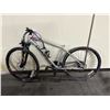 Image 2 : GIANT ROAM 27 SILVER 28 SPEED FRONT SUSPENSION MOUNTAIN BIKE WITH FULL DISC BRAKES ( NO HANDLE, NO