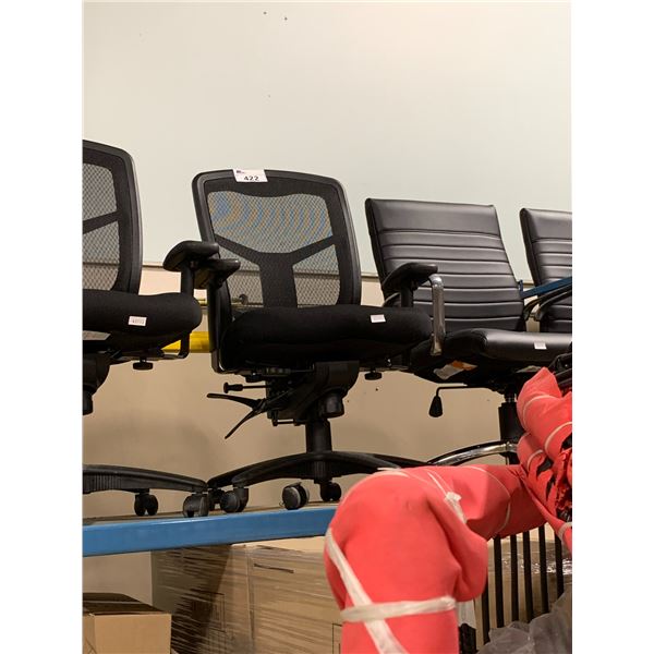 BLACK MESH BACK MOBILE OFFICE CHAIR ( STYLE 1 )