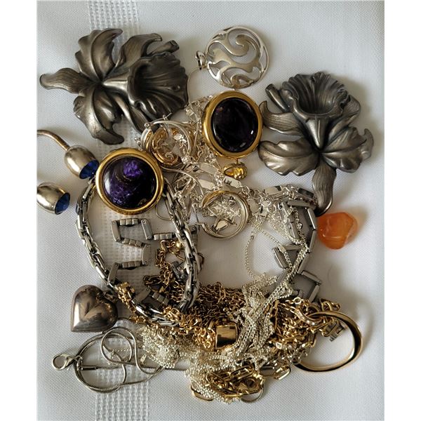 LOT OF COSUTME JEWELLERY