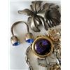 Image 2 : LOT OF COSUTME JEWELLERY