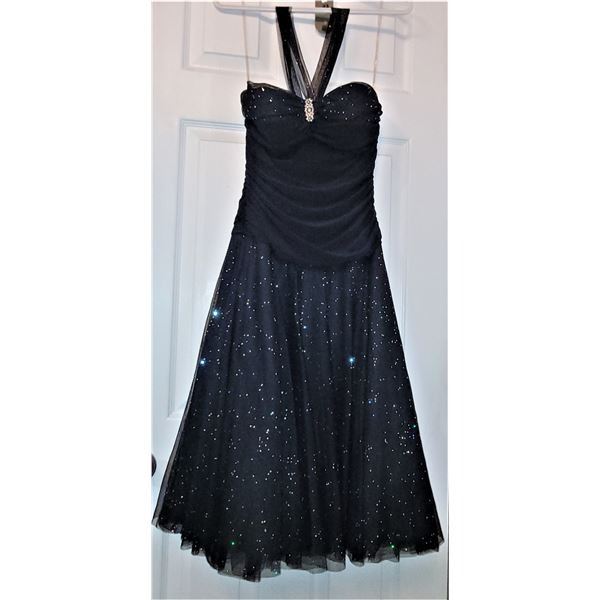 STUNNING BLACK SLEEVELSS COCKTAIL DRESS BY B SMART. SIZE 7-8