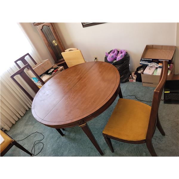 WOODEN MAPLE DINNING ROOM TABLE, 4 CHAIRS