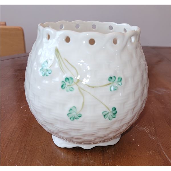 BELLEEK SHAMROCK FLOWER POT PIERCED 4.75"