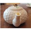Image 4 : BELLEEK SHAMROCK SMALL TEAPOT