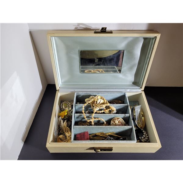 VINTAGE JEWELLERY BOX WITH CONTENTS