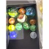 Image 2 : LOT OF VINTAGE AND OLD MARBLES