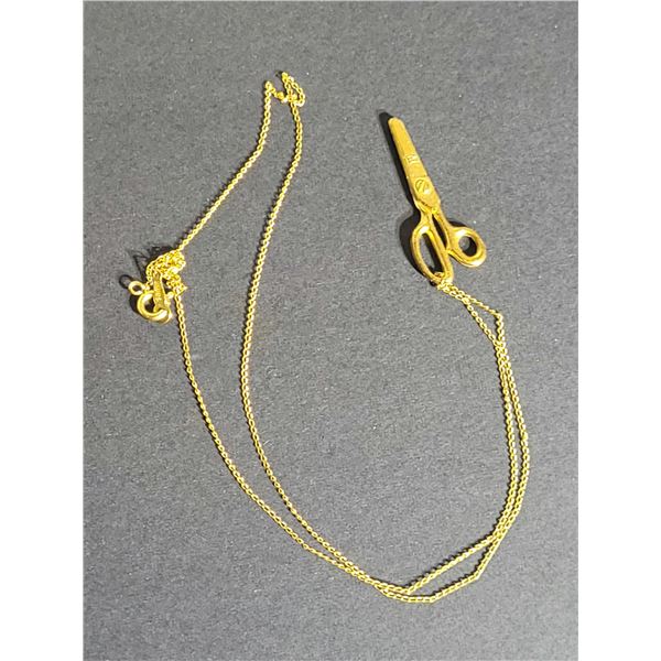 GOLD NECKLACE WITH SCISSOR PENDANT