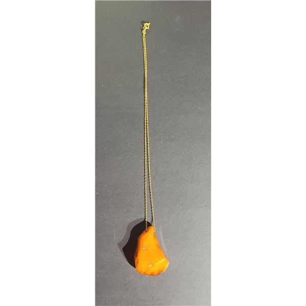 GORGEOUS HUGE BALTIC AMBER AND GOLD NECKLACE