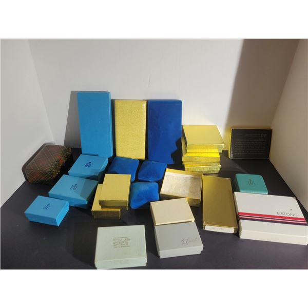LARGE LOT OF VINTAGE JEWELLERY BOXES