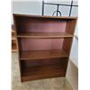 Image 3 : LOT OF 2 SMALL BOOKCASES WHITE AND BROWN