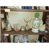 Image 1 : SHELF OF VINTAGE DECOR