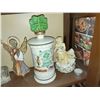 Image 6 : SHELF OF VINTAGE DECOR