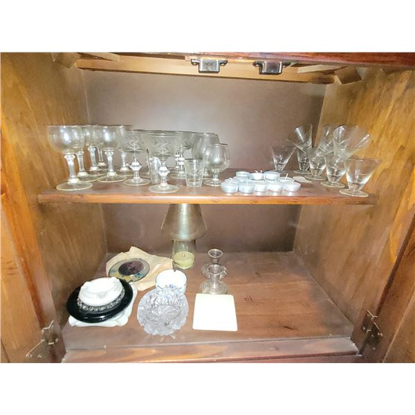 LOT OF VINTAGE ASHTRAYS AND COCKTAIL GLASSES