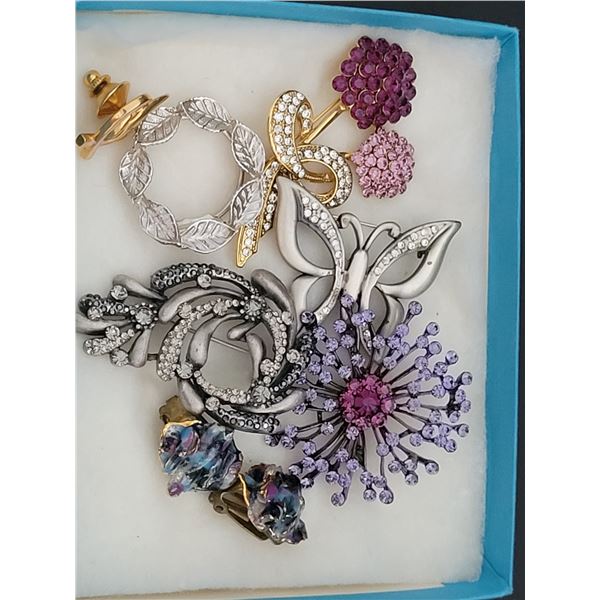 LOT OF MID-CENTURY COSTUME JEWELLERY