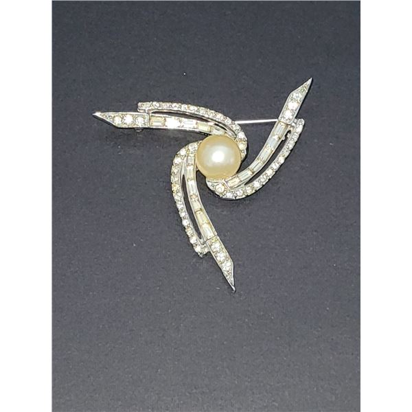 VINTAGE COSTUME JEWELLERY BROOCH