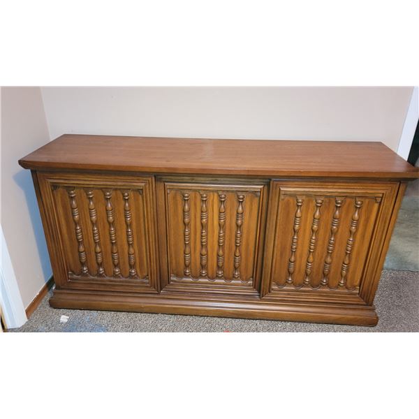 VINTAGE WOODEN RECORD ALBUM CABINET