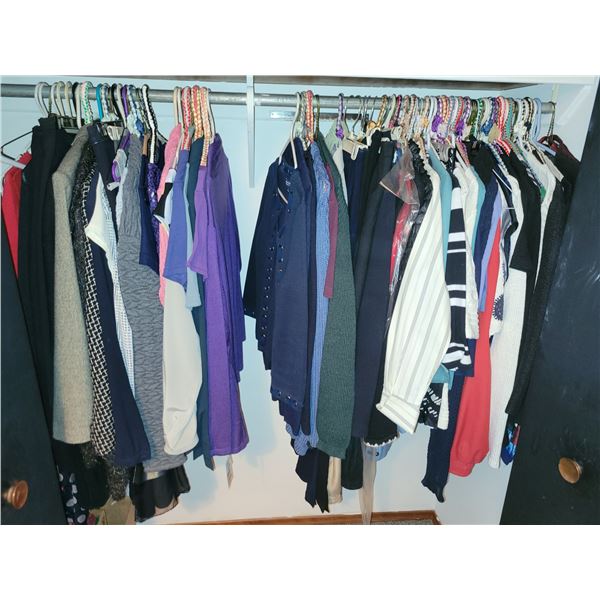 MASSIVE LOT OF WOMENS CLOTHING XS-SMALL