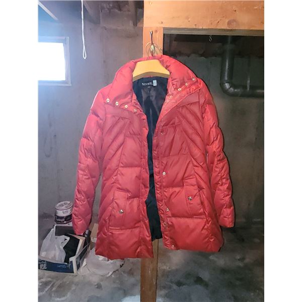 NOVELTI AJG RED WOMENS DOWN JACKET