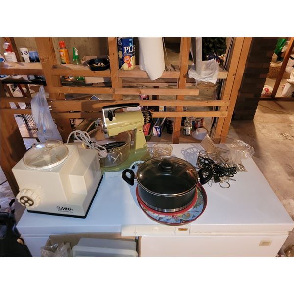 LOT OF RANDOM KITCHEN STUFF