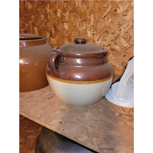 VINTAGE 2 TONE BEANPOT WITH LID