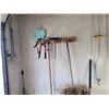 Image 2 : LOT OF YARD TOOLS