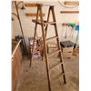 Image 1 : OLD WOODEN LADDER