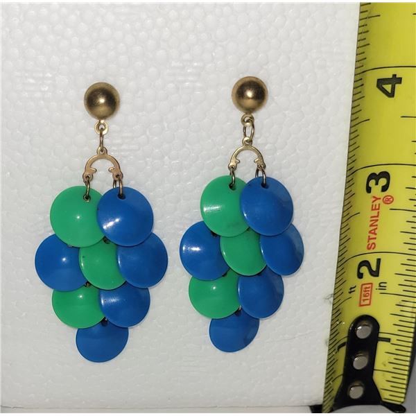 VINTAGE PLASTIC DANGLE BLUE AND GREEN EARRINGS