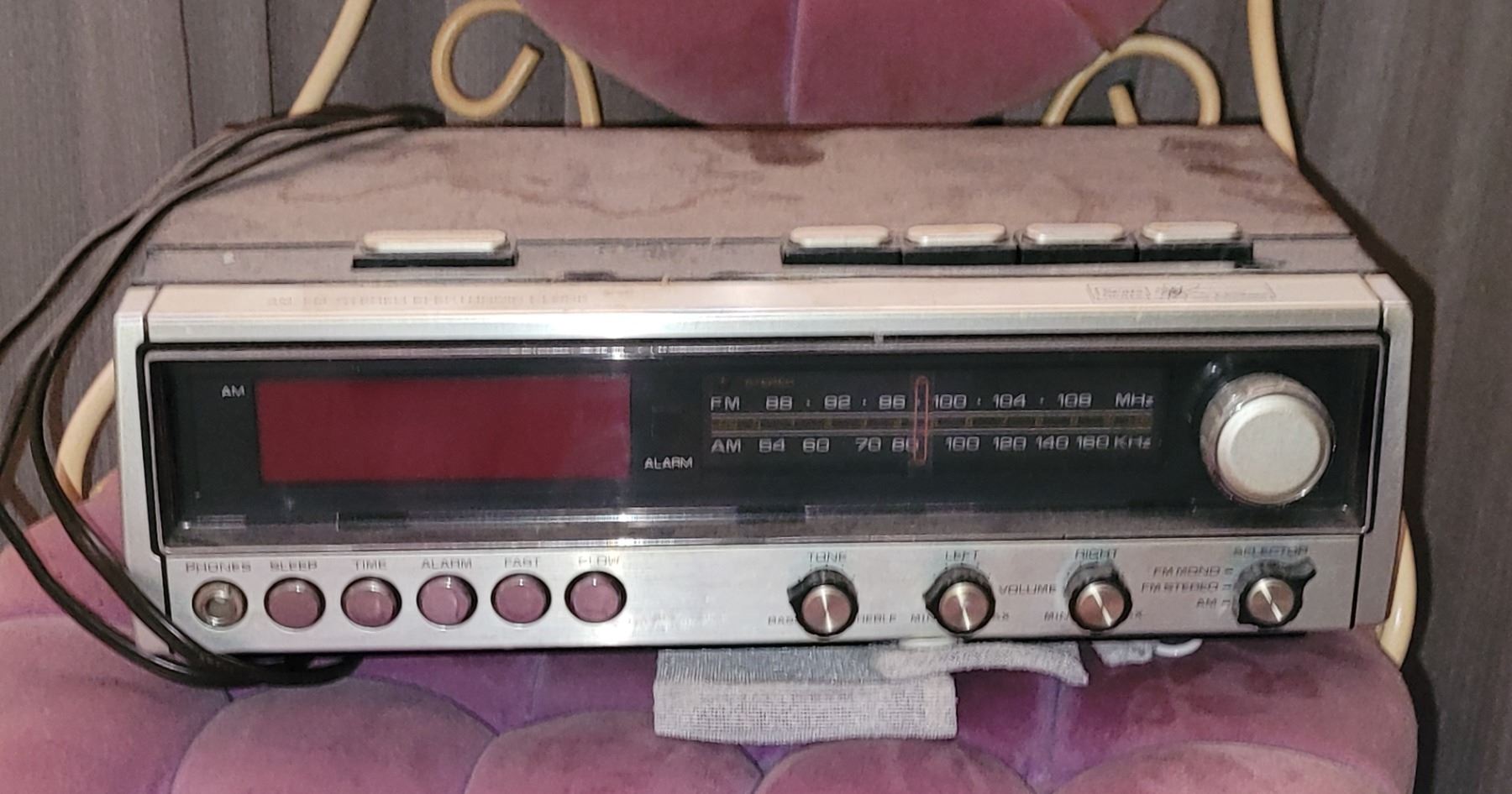 1970S SEARS DIGITAL AM/FM RADIO MODEL 10656