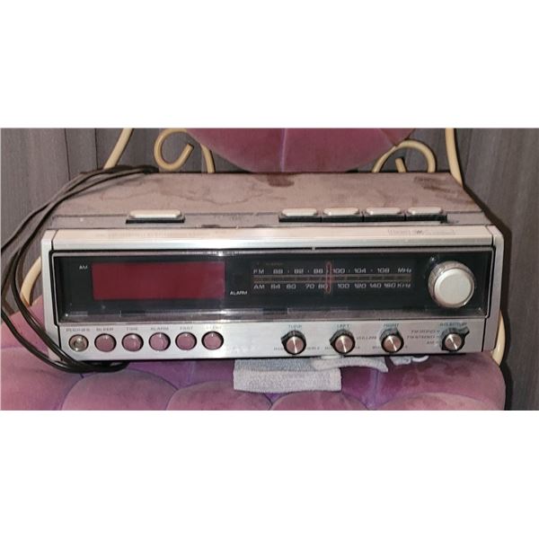 1970S SEARS DIGITAL AM/FM RADIO MODEL 10656