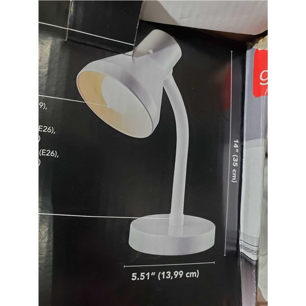 NEW Globe Quinn Desk Lamp