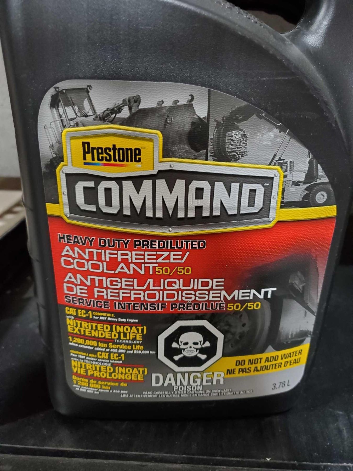 Prestone Command Red Prestone Command Heavy Duty PreDiluted Antifreeze/ Coolant 3x3.78L
