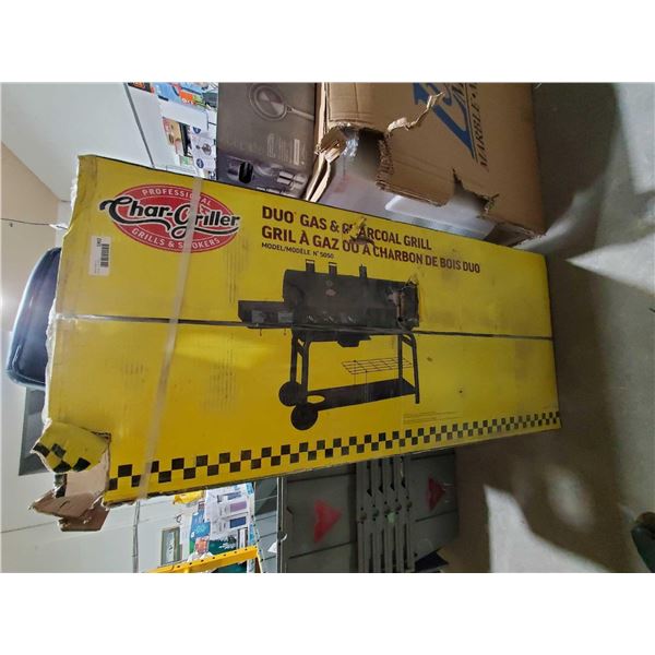 NEW Char Griller - Professional Duo Gas & Charcoal Grill Model N5050 - Some Damage on one side as se