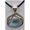 Image 3 : Iridescent Shell Pendant Necklace