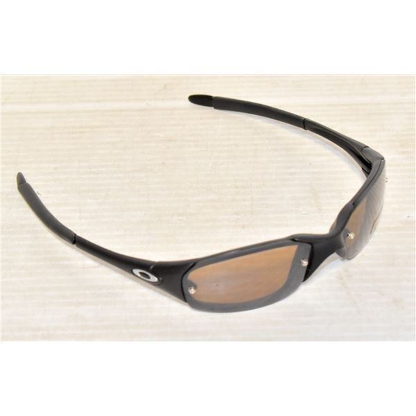 1 PAIR OF BLACK WITH BROWN LENS REPLICA SUNGLASSES