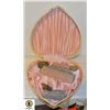 Image 1 : VINTAGE HEART STORAGE BOX FULL OF VINTAGE KNICK